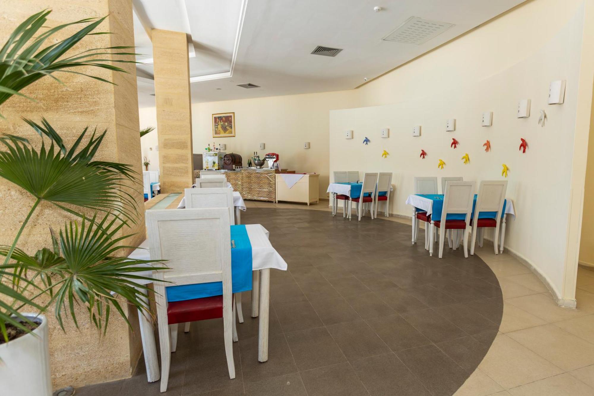 Le Petit Palais Djerba & Spa Хумт Сук Екстериор снимка
