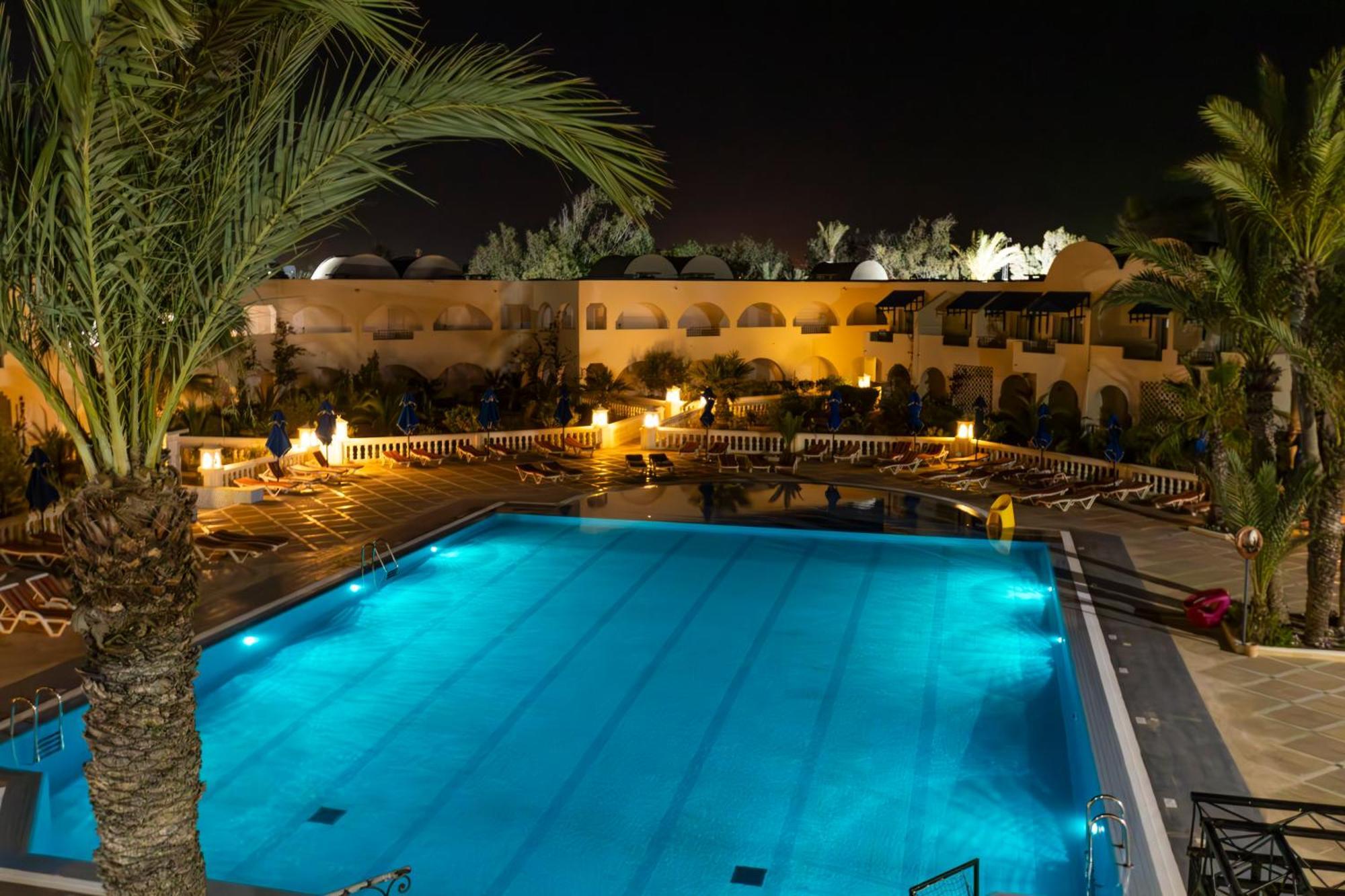 Le Petit Palais Djerba & Spa Хумт Сук Екстериор снимка