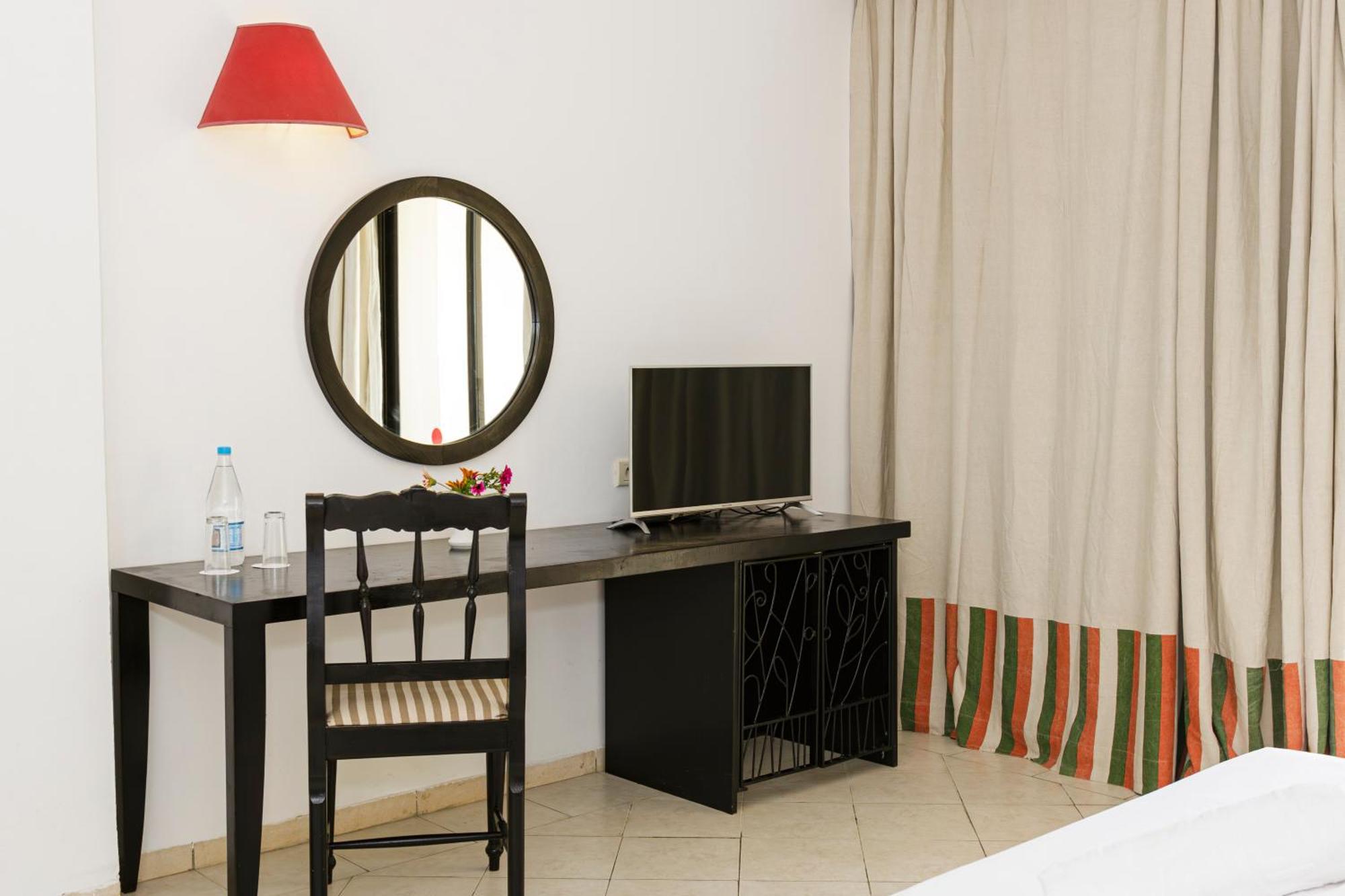 Le Petit Palais Djerba & Spa Хумт Сук Екстериор снимка